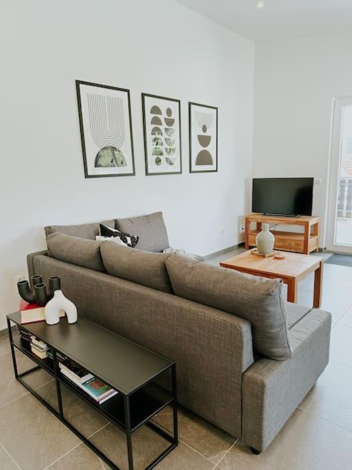 100 Qm Im Weindorf - Balkon/garage Appartement Aspisheim