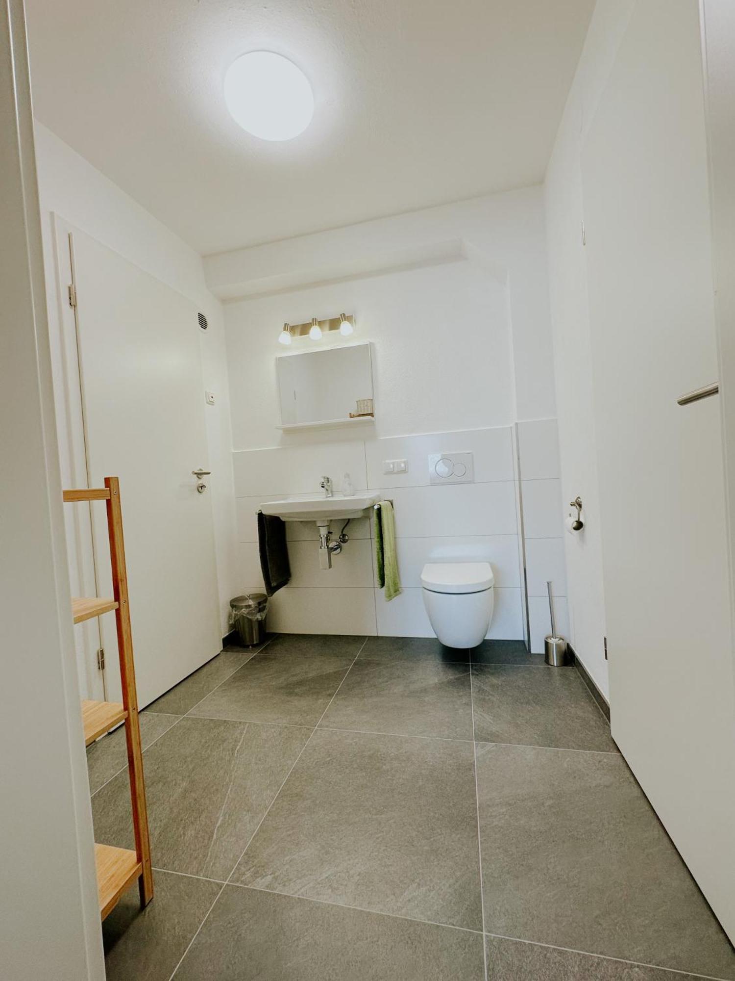 100 Qm Im Weindorf - Balkon/garage Appartement