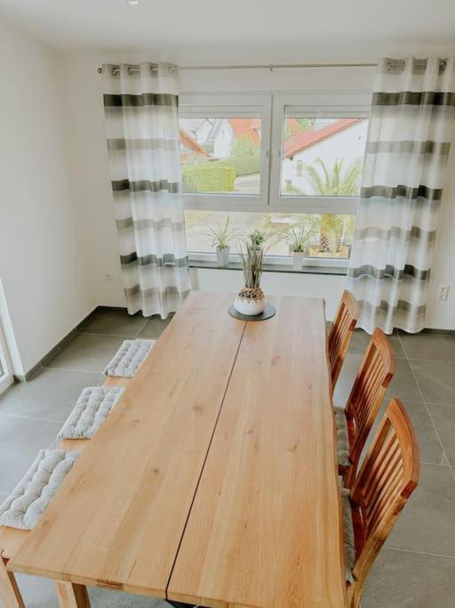 100 Qm Im Weindorf - Balkon/garage Aspisheim